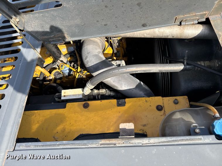 image for item DT0560 2007 John Deere 240D LC long reach excavator