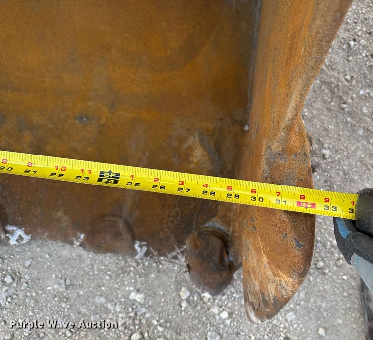 image for item DT0560 2007 John Deere 240D LC long reach excavator