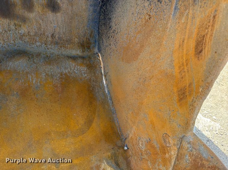 image for item DT0560 2007 John Deere 240D LC long reach excavator