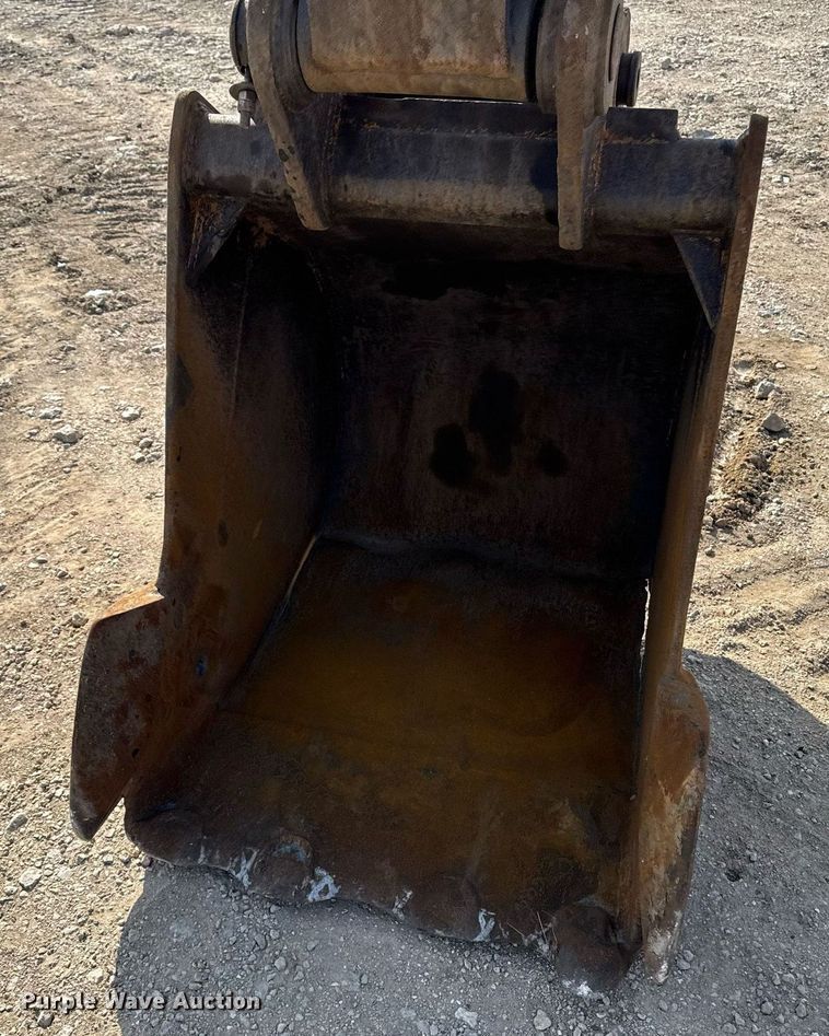 image for item DT0560 2007 John Deere 240D LC long reach excavator