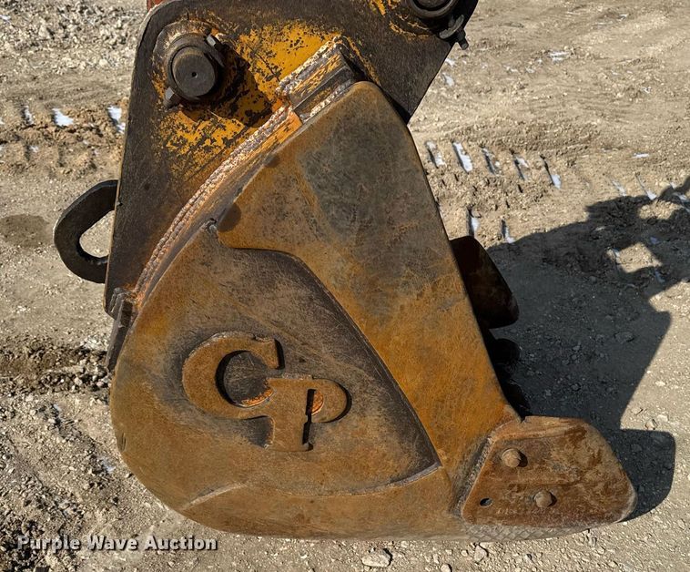 image for item DT0560 2007 John Deere 240D LC long reach excavator