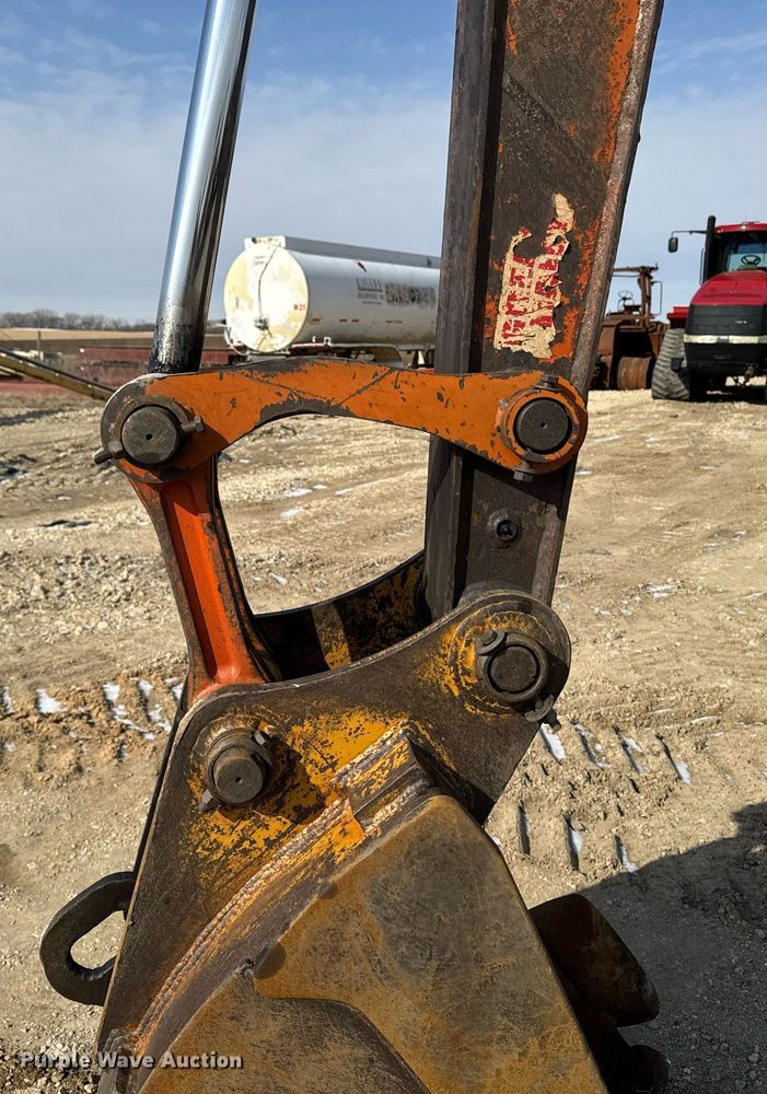 image for item DT0560 2007 John Deere 240D LC long reach excavator