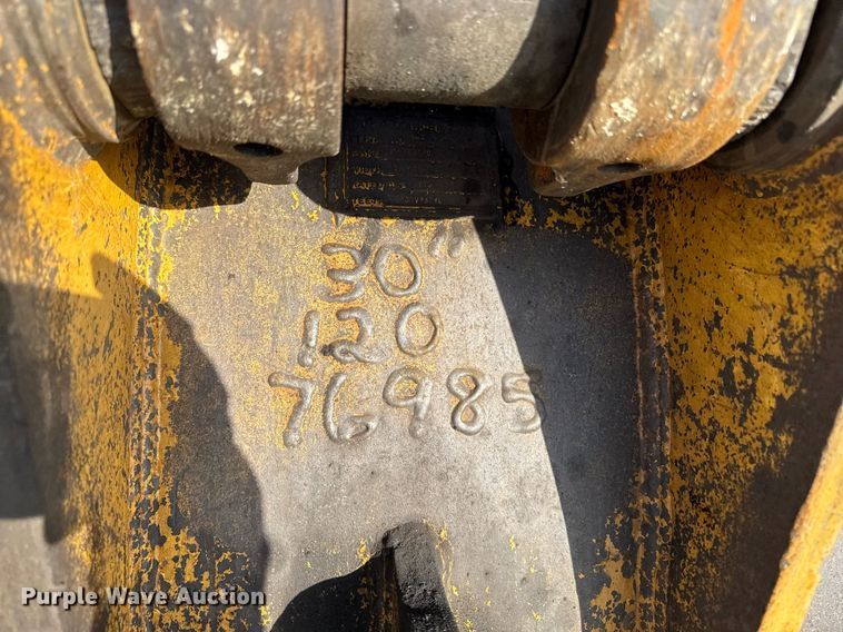 image for item DT0560 2007 John Deere 240D LC long reach excavator