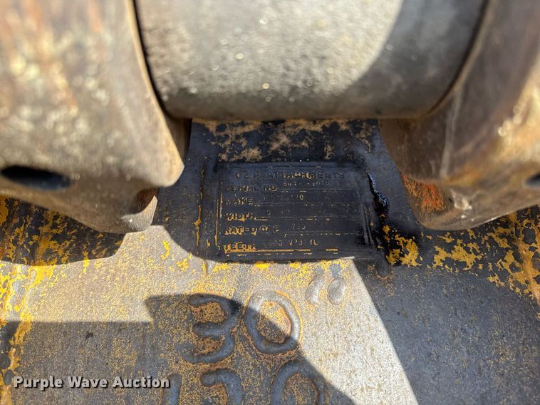 image for item DT0560 2007 John Deere 240D LC long reach excavator