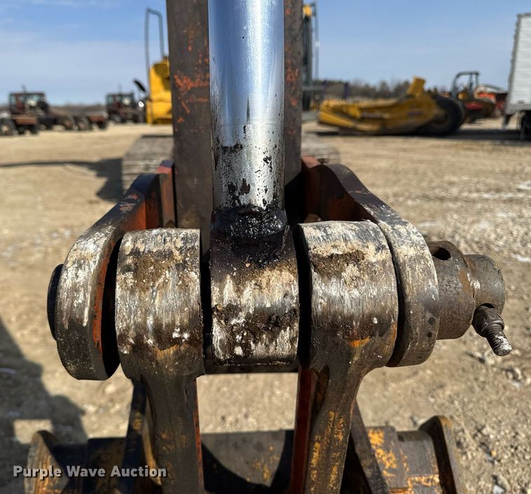 image for item DT0560 2007 John Deere 240D LC long reach excavator