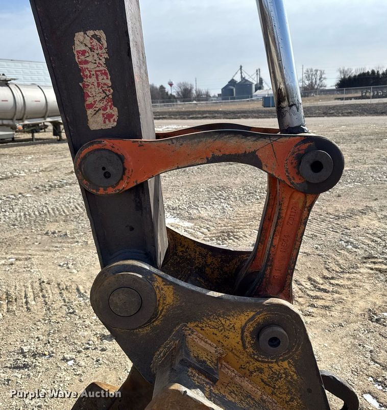 image for item DT0560 2007 John Deere 240D LC long reach excavator