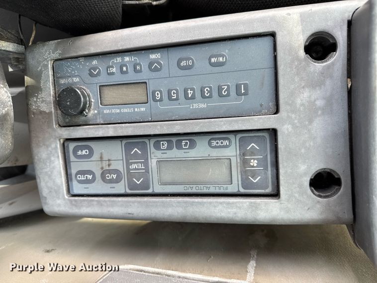 image for item DT0560 2007 John Deere 240D LC long reach excavator