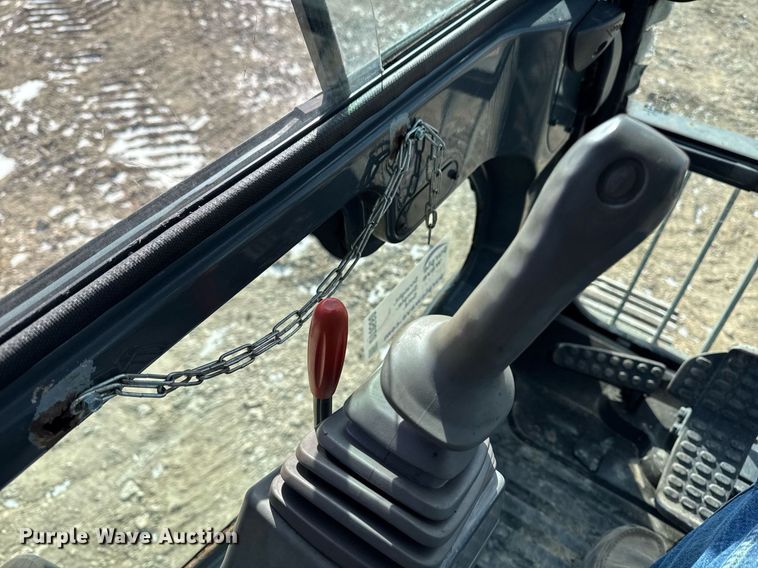 image for item DT0560 2007 John Deere 240D LC long reach excavator