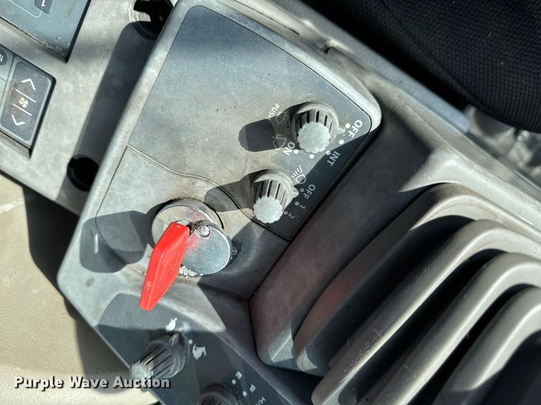 image for item DT0560 2007 John Deere 240D LC long reach excavator