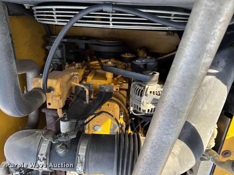 image for item DT0560 2007 John Deere 240D LC long reach excavator