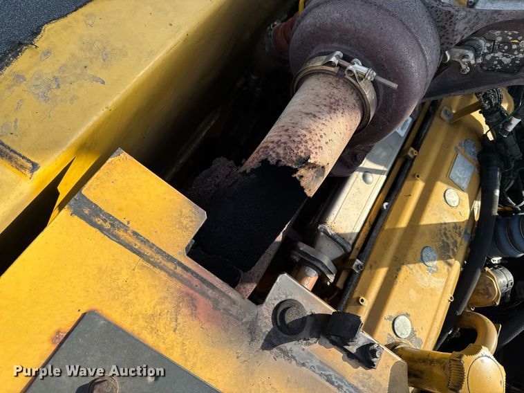 image for item DT0560 2007 John Deere 240D LC long reach excavator