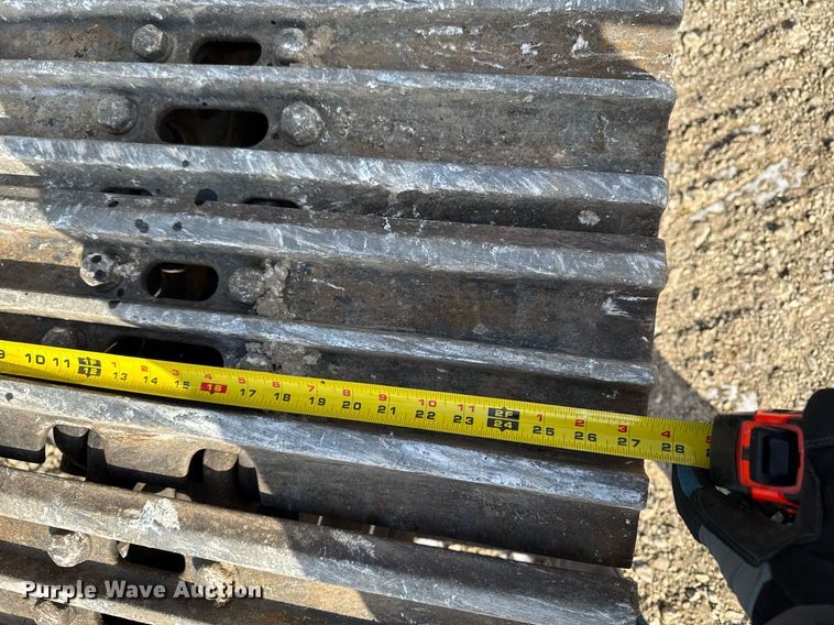 image for item DT0560 2007 John Deere 240D LC long reach excavator