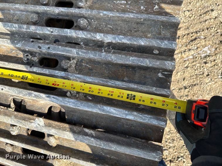 image for item DT0560 2007 John Deere 240D LC long reach excavator