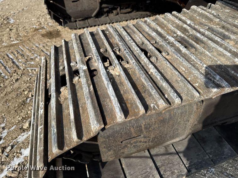 image for item DT0560 2007 John Deere 240D LC long reach excavator