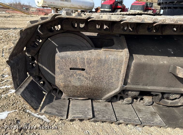 image for item DT0560 2007 John Deere 240D LC long reach excavator