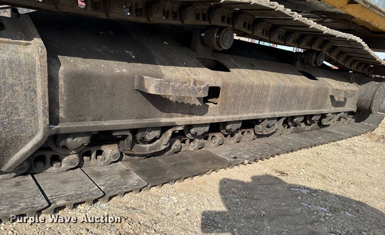 image for item DT0560 2007 John Deere 240D LC long reach excavator