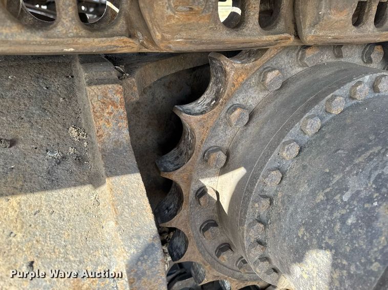 image for item DT0560 2007 John Deere 240D LC long reach excavator