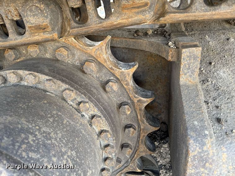 image for item DT0560 2007 John Deere 240D LC long reach excavator