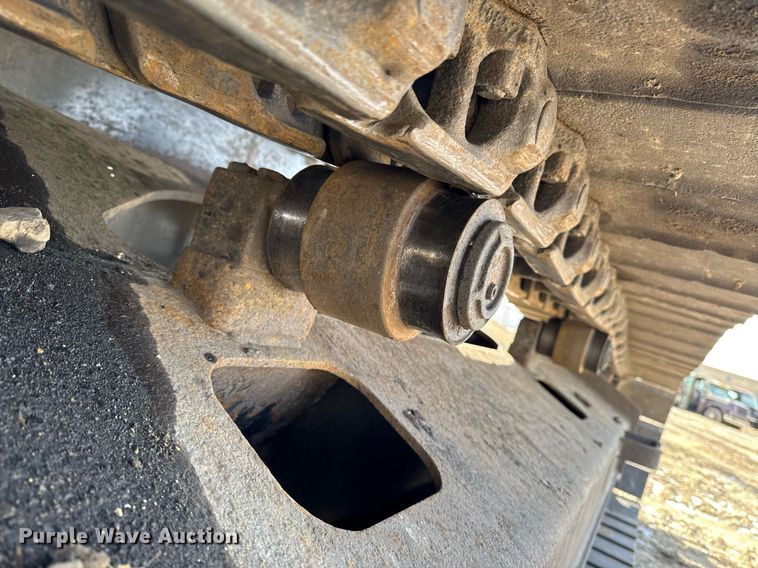 image for item DT0560 2007 John Deere 240D LC long reach excavator