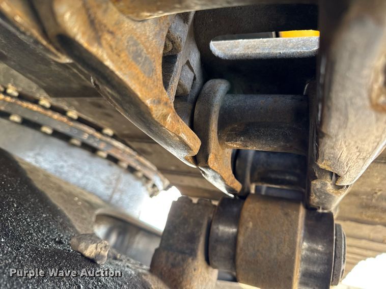 image for item DT0560 2007 John Deere 240D LC long reach excavator