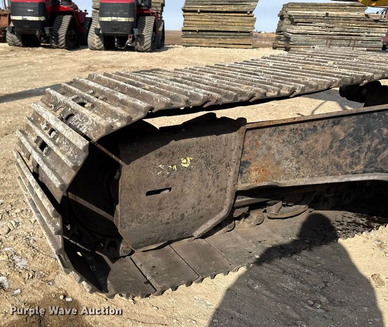 image for item DT0560 2007 John Deere 240D LC long reach excavator