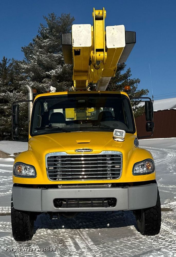 image for item DT0562 2021 Freightliner M2 106 bucket truck