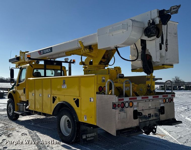 image for item DT0562 2021 Freightliner M2 106 bucket truck