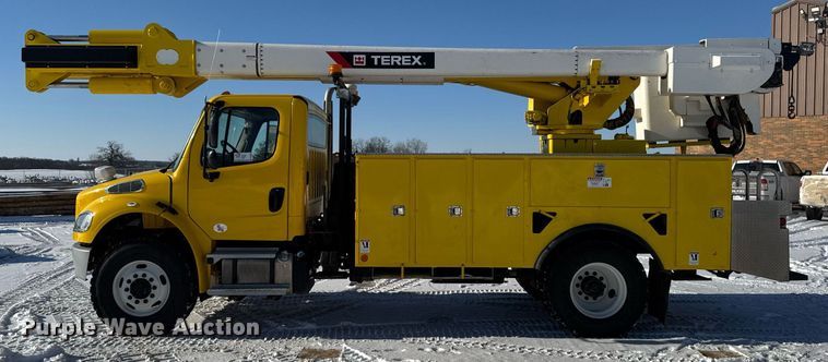 image for item DT0562 2021 Freightliner M2 106 bucket truck