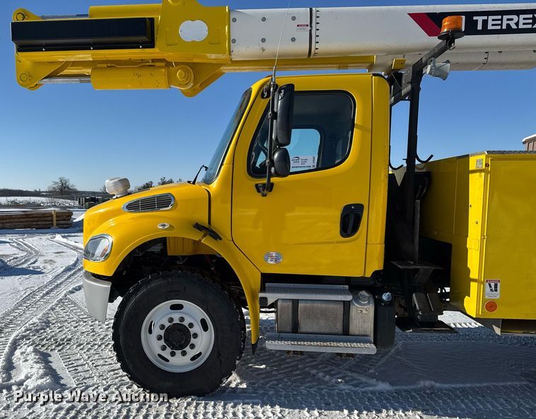 image for item DT0562 2021 Freightliner M2 106 bucket truck