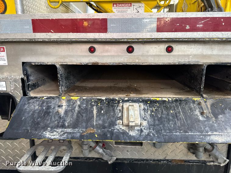 image for item DT0562 2021 Freightliner M2 106 bucket truck