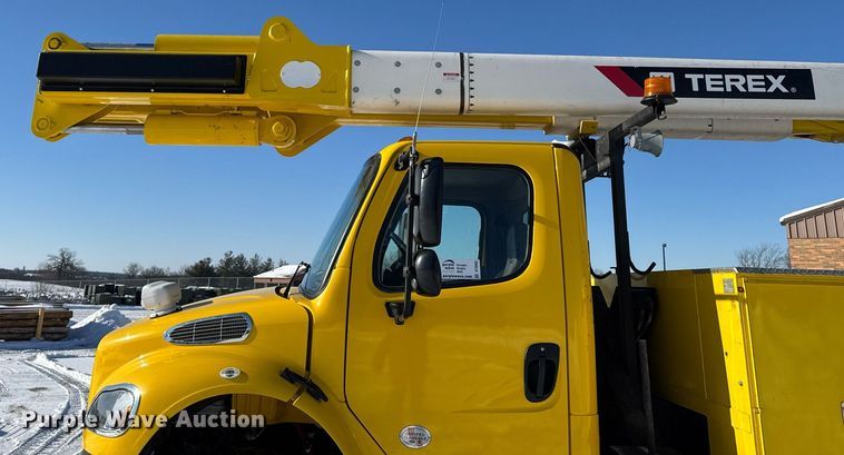 image for item DT0562 2021 Freightliner M2 106 bucket truck