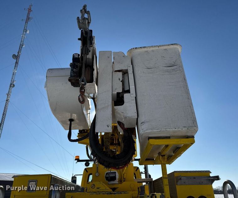 image for item DT0562 2021 Freightliner M2 106 bucket truck