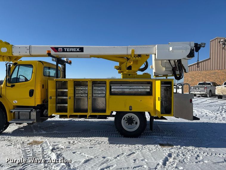 image for item DT0562 2021 Freightliner M2 106 bucket truck