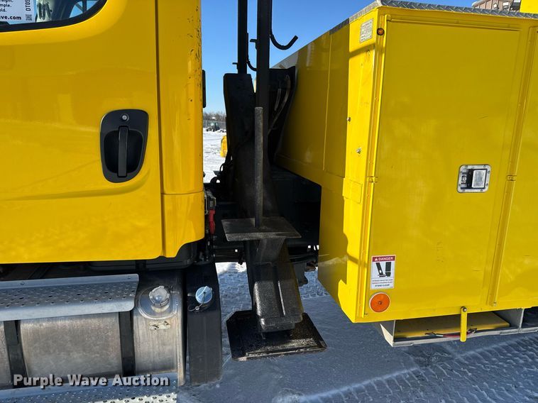 image for item DT0562 2021 Freightliner M2 106 bucket truck