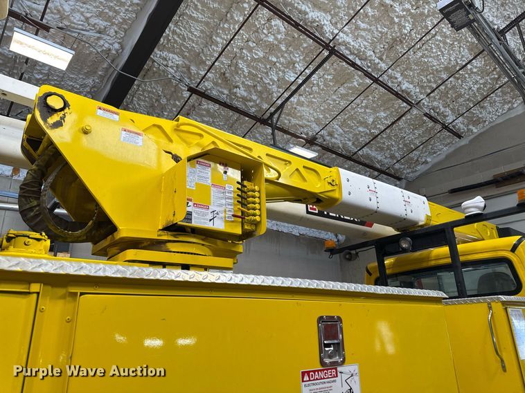 image for item DT0562 2021 Freightliner M2 106 bucket truck