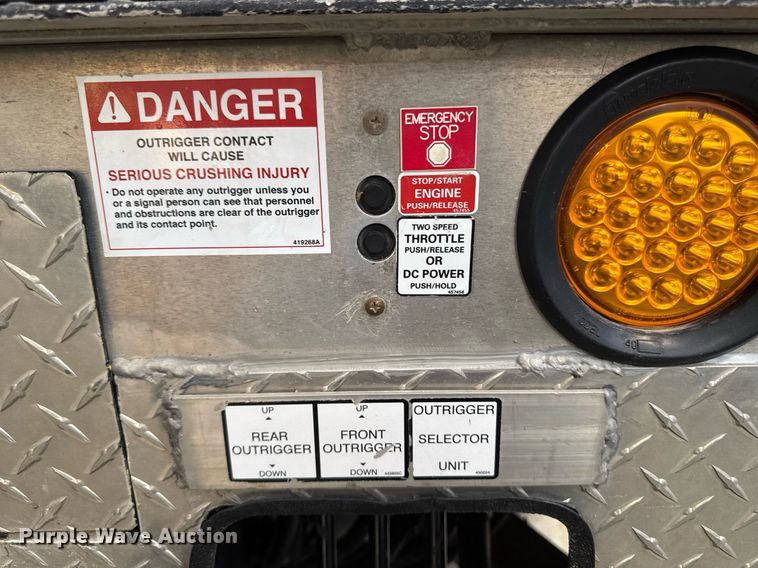 image for item DT0562 2021 Freightliner M2 106 bucket truck