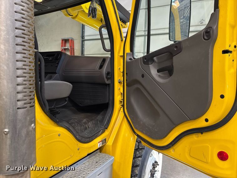 image for item DT0562 2021 Freightliner M2 106 bucket truck