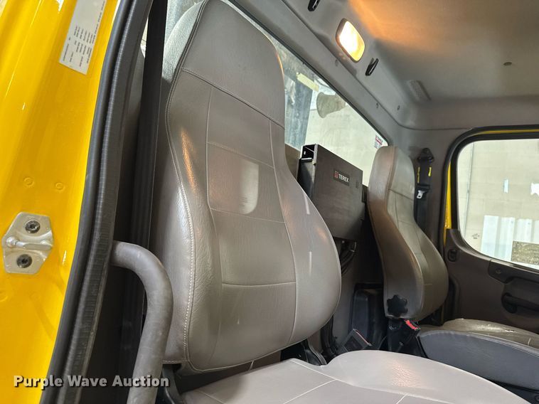 image for item DT0562 2021 Freightliner M2 106 bucket truck