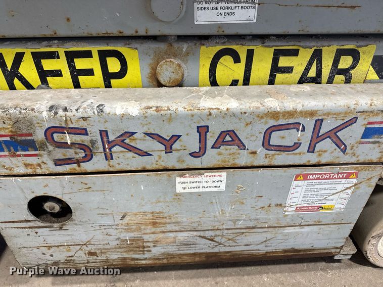 image for item DT0564 1997 Skyjack SJ3015 scissor lift