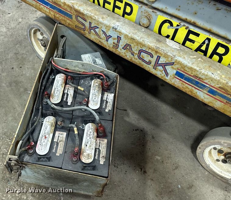 image for item DT0564 1997 Skyjack SJ3015 scissor lift