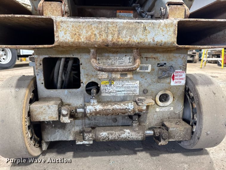 image for item DT0564 1997 Skyjack SJ3015 scissor lift