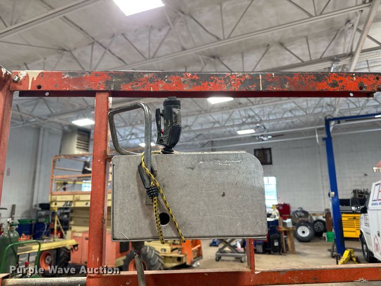 image for item DT0564 1997 Skyjack SJ3015 scissor lift