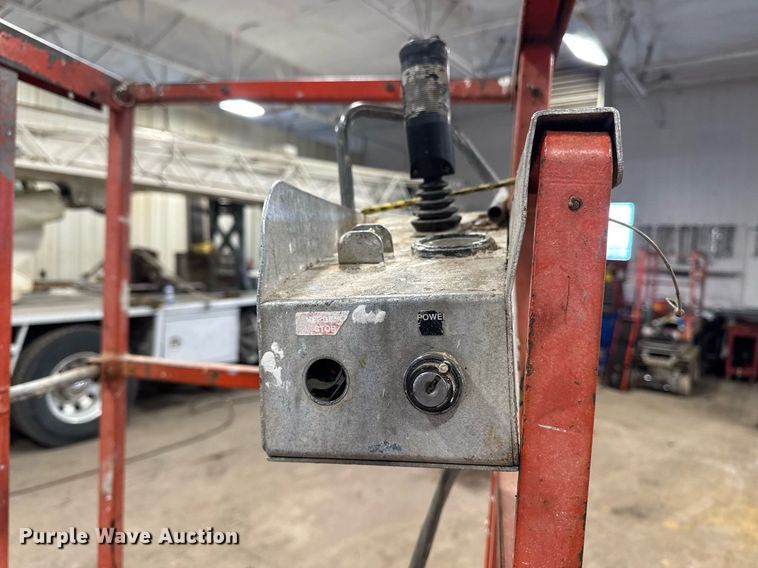 image for item DT0564 1997 Skyjack SJ3015 scissor lift