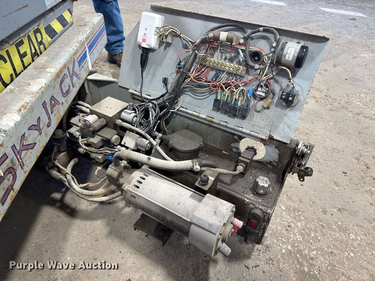 image for item DT0564 1997 Skyjack SJ3015 scissor lift