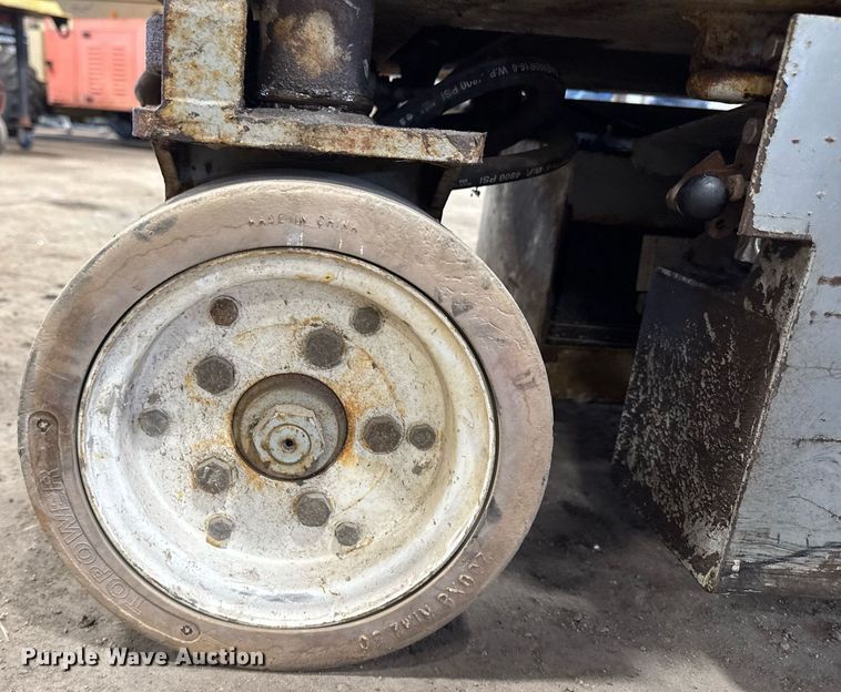 image for item DT0564 1997 Skyjack SJ3015 scissor lift