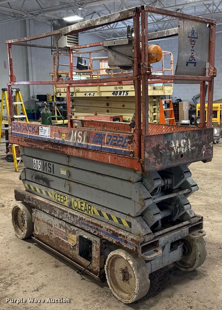 image for item DT0565 2001 Skyjack SJ III 3226 scissor lift