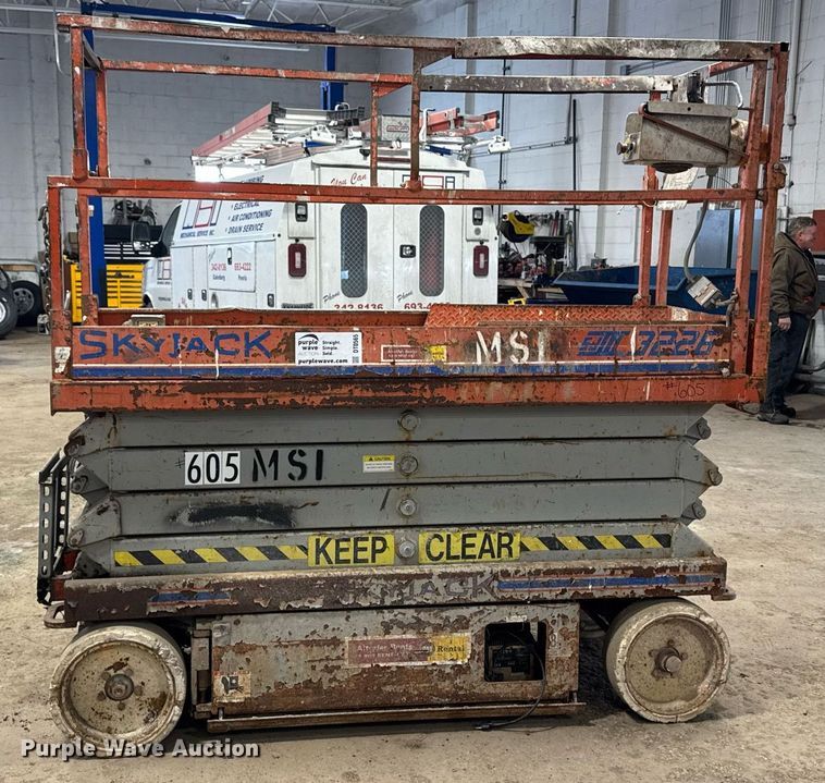 image for item DT0565 2001 Skyjack SJ III 3226 scissor lift