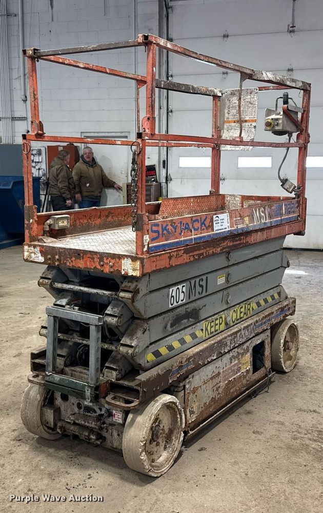 image for item DT0565 2001 Skyjack SJ III 3226 scissor lift