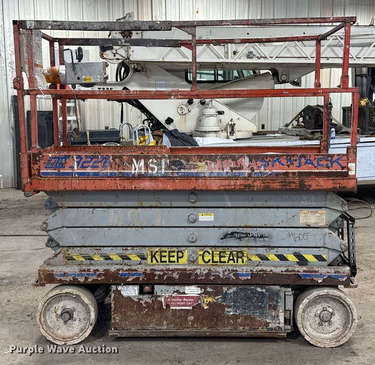 image for item DT0565 2001 Skyjack SJ III 3226 scissor lift