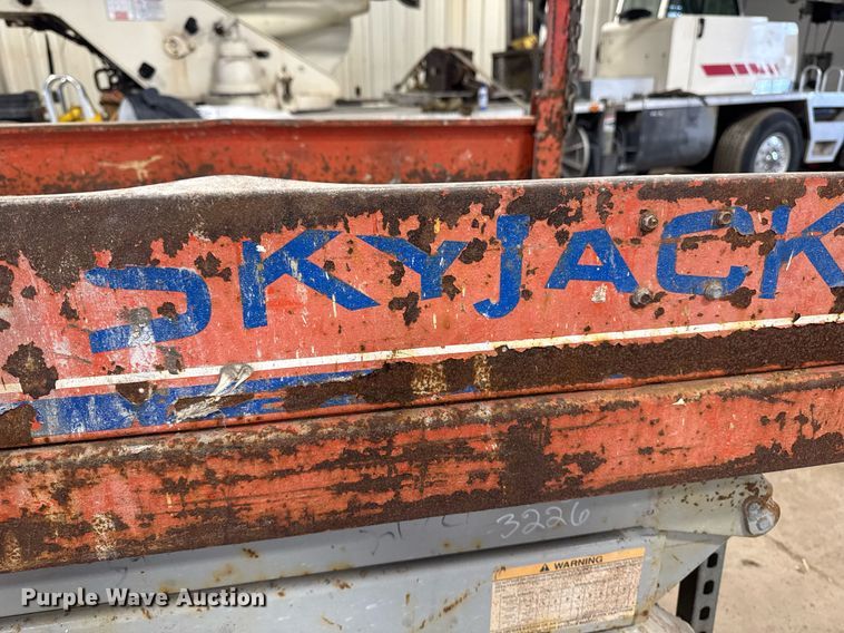 image for item DT0565 2001 Skyjack SJ III 3226 scissor lift